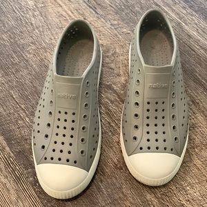 Native shoes - gray size J5
